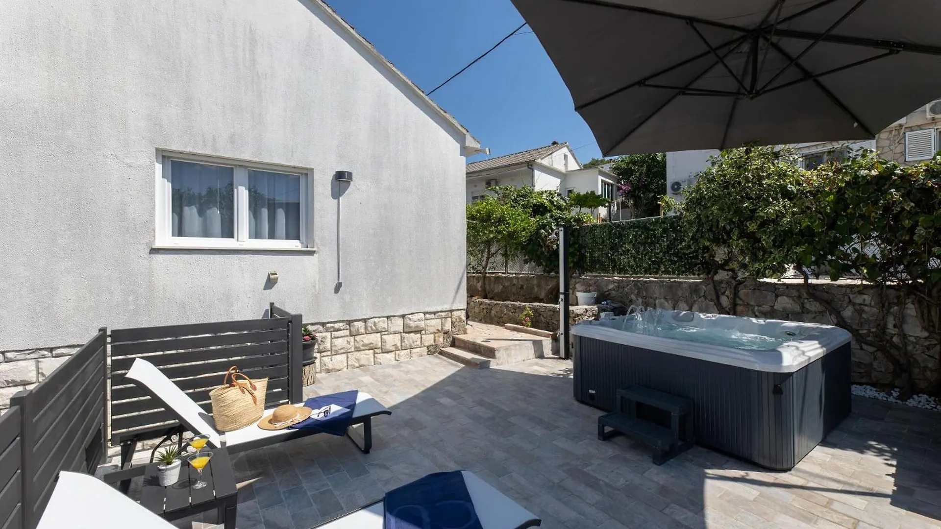 Apartment Adria Trogir 0*,