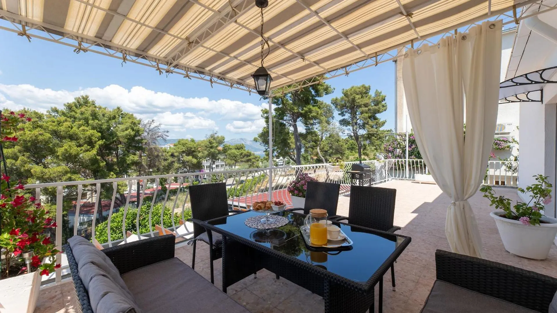 Apartment Adria トロギール
