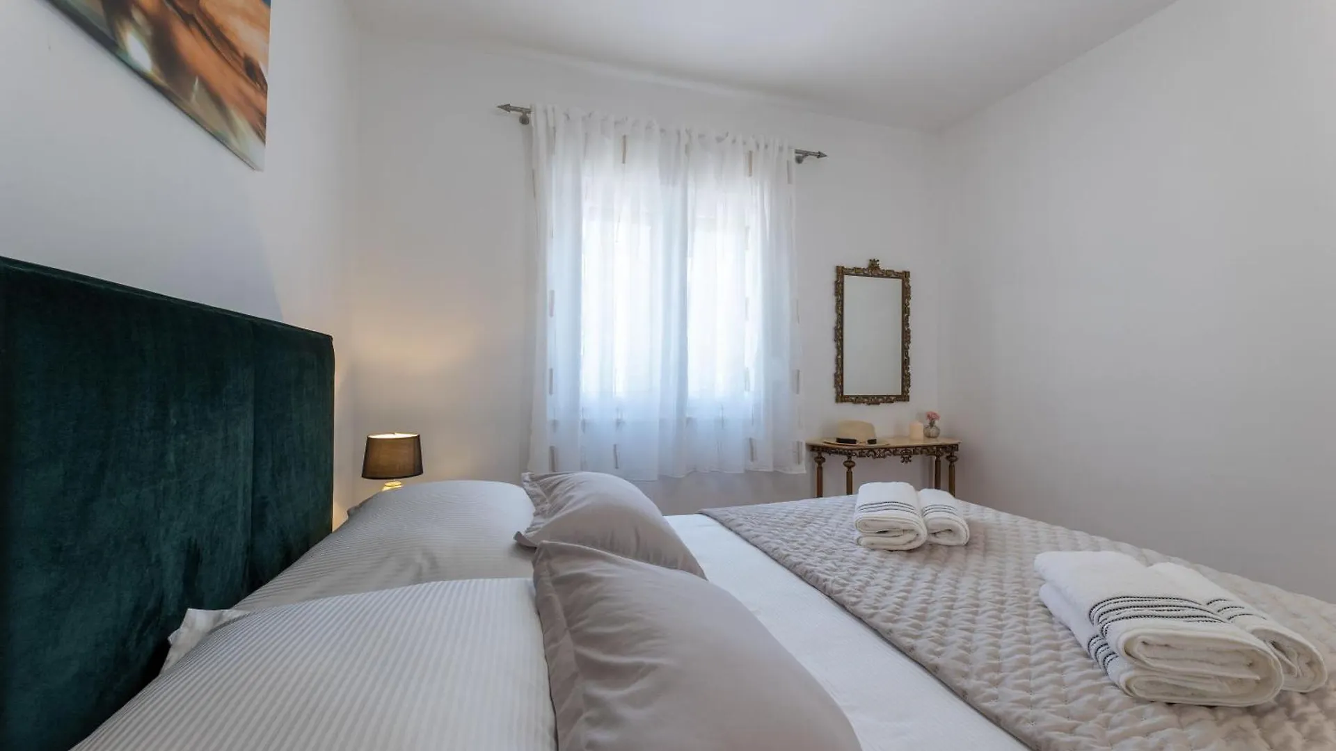 Apartment Adria トロギール